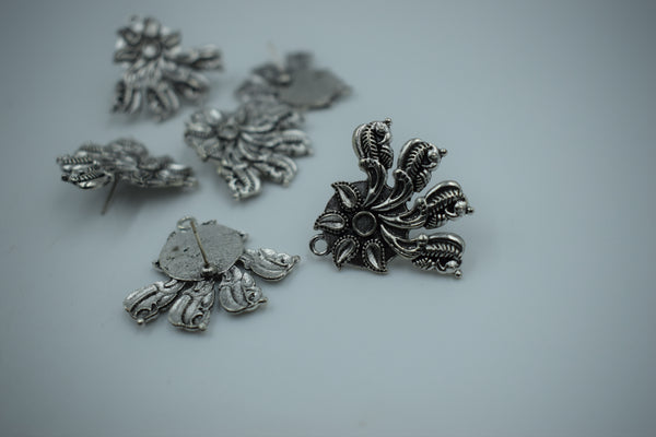 Beautiful Design Silver Oxidised Ear Stud With Fine Detailing (100 gm)
