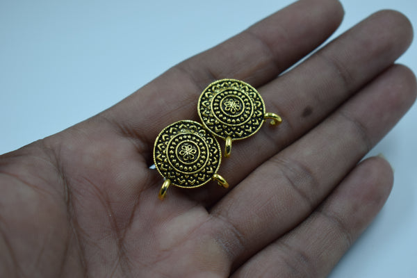 Round Golden Oxidised Ear Stud With Fine Carving (100 gm)